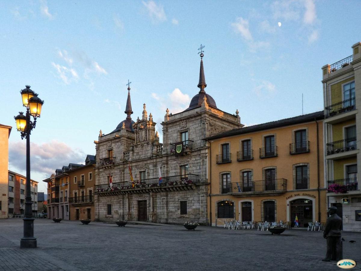 As Hoteles Ponferrada Columbrianos Esterno foto