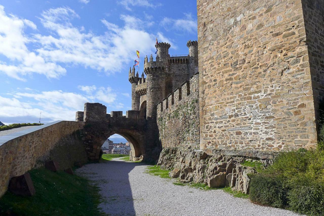 As Hoteles Ponferrada Columbrianos Esterno foto